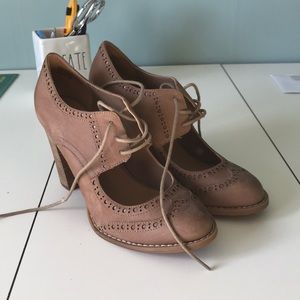 Crown Vintage Oxford Lace Up Pumps